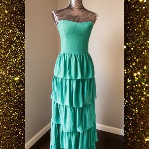 🔥3/$12 Isabel Lu Long Strapless Tier Dress Small